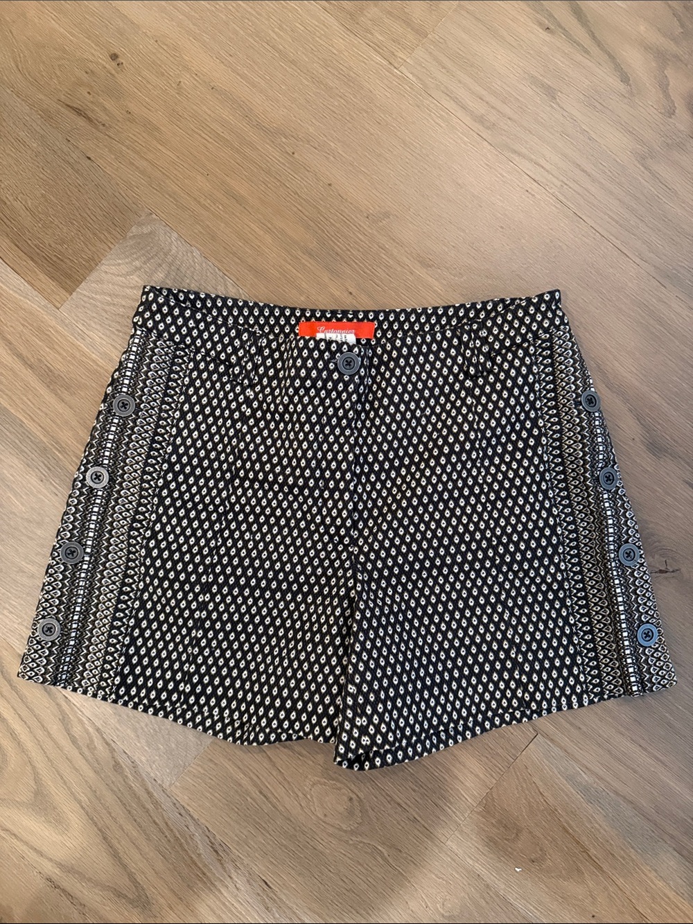 Cartonnier Black and White Geometric Print Bermudas